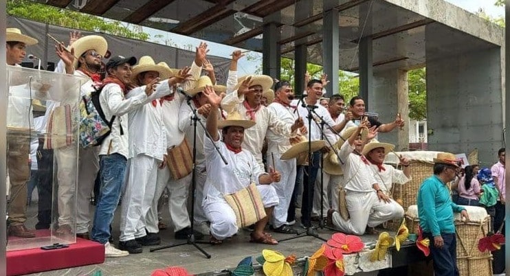 ¡Récord de ritmo! Tamboritón 2025 reúne a 894 tamborileros en Villahermosa