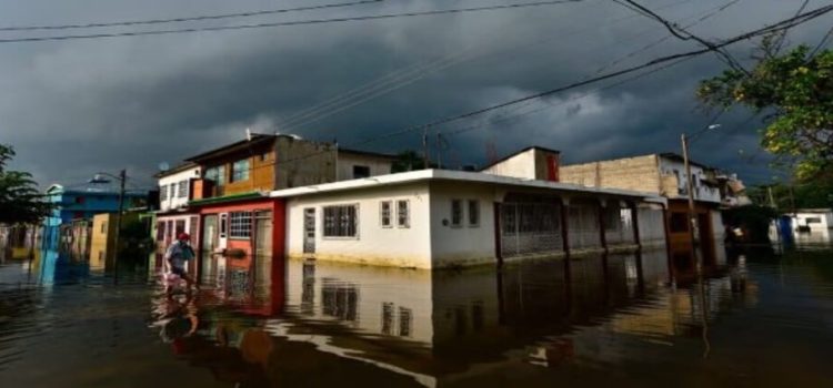 Se han inundado 160 casas y rescatado a 50 personas por lluvias en Edomex