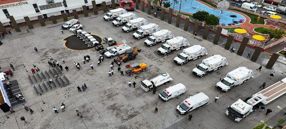 Neza recibe nuevos vehículos y equipos para fortalecer servicios públicos Neza recibe nuevos vehículos y equipos para fortalecer servicios públicos