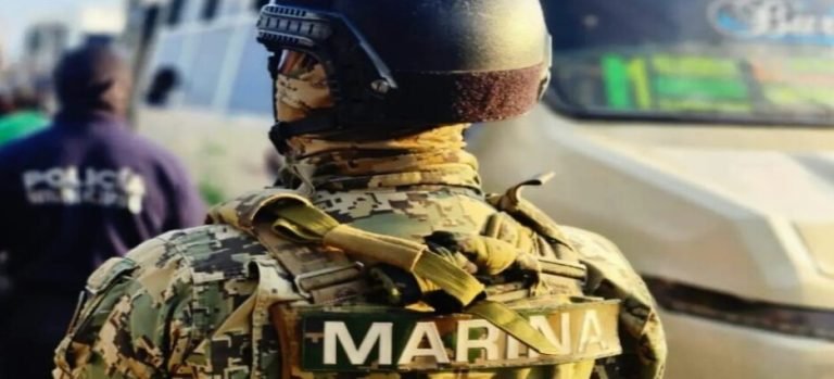 Elementos de la Marina realizan inspecciones en el transporte en Neza