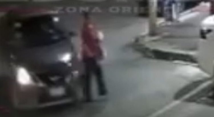 Conductor atropella a mujer de la tercera edad en Neza