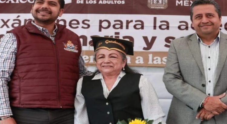 Entregan certificados a adultos mayores del programa Atención a la Causas en Neza