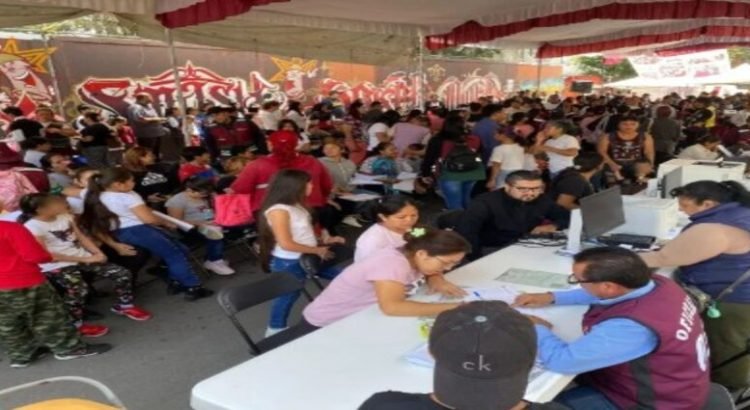 Organizan jornada con servicios de salud y trámites gratuitos por regreso a clases en Neza