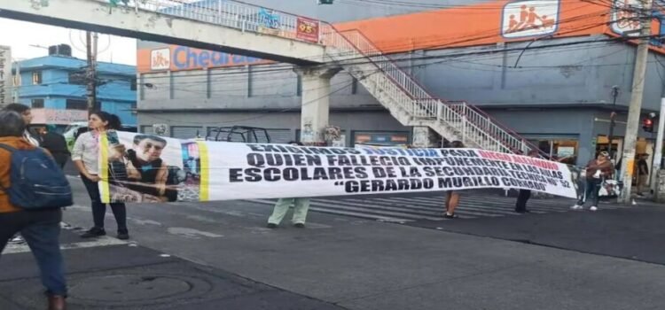 Realizan bloqueos para exigir justicia por muerte de adolescente en Neza