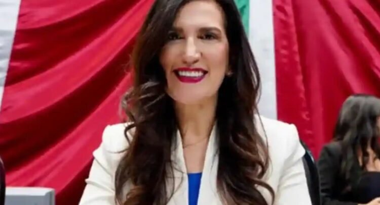 Asume Kenia López Rabadán la presidencia de la Mesa Directiva de la Cámara de Diputados