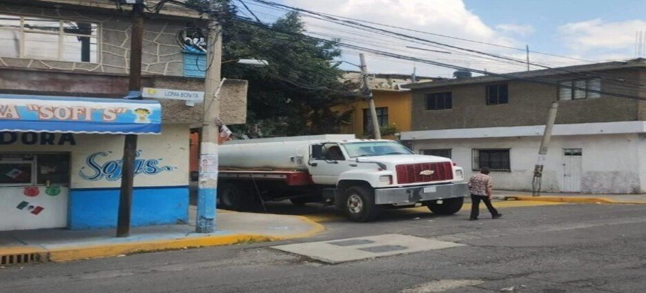 Habitantes de Neza padecen inundaciones y no cuentan con servicio de agua