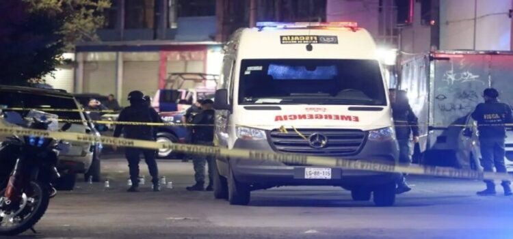 Victiman a mujer frente a billar en Neza