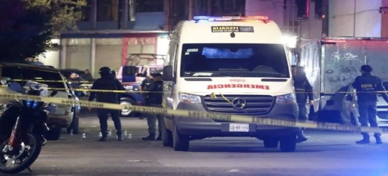 Victiman a mujer frente a billar en Neza