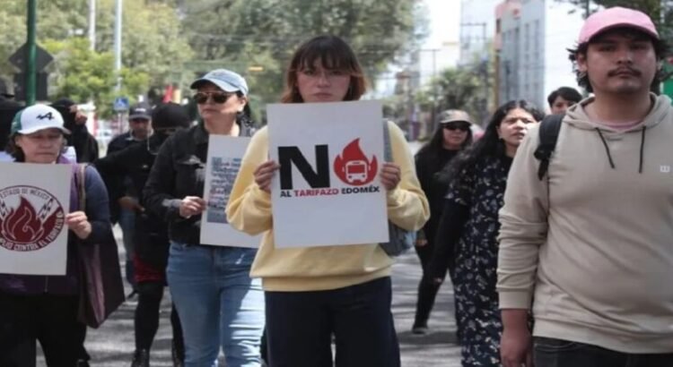 Población del Edomex lamenta alza oficial al transporte publico