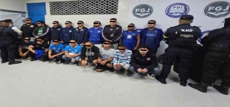 Detienen a 17 integrantes de barra futbolera por golpiza en Neza Detienen a 17 integrantes de barra futbolera por golpiza en Neza