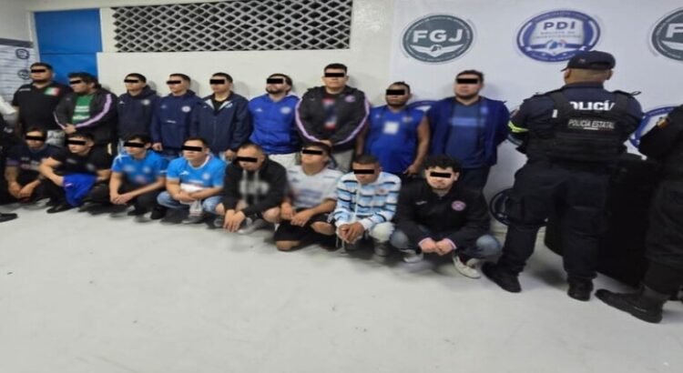 Detienen a 17 integrantes de barra futbolera por golpiza en Neza