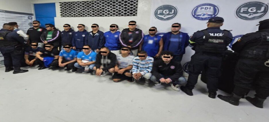 Detienen a 17 integrantes de barra futbolera por golpiza en Neza