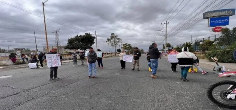 Realizan bloqueos por falta de agua en Nezahualcóyotl