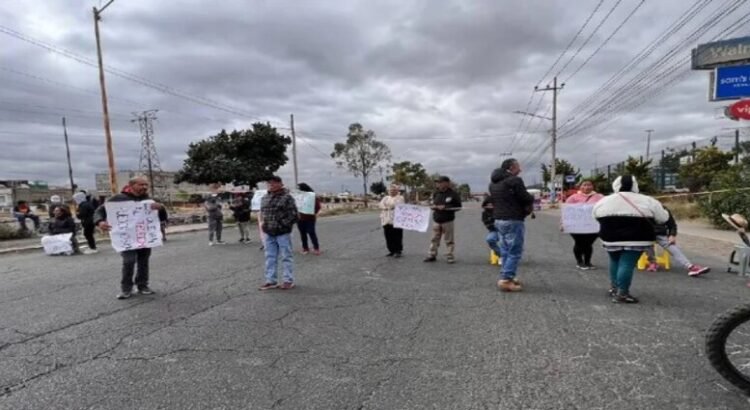 Realizan bloqueos por falta de agua en Nezahualcóyotl Realizan bloqueos por falta de agua en Nezahualcóyotl