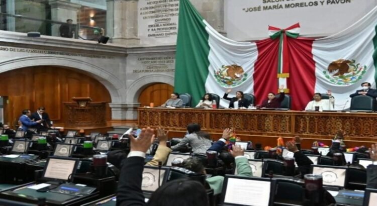 Prohíben a policías del Edomex usar colores partidistas en uniformes y patrullas