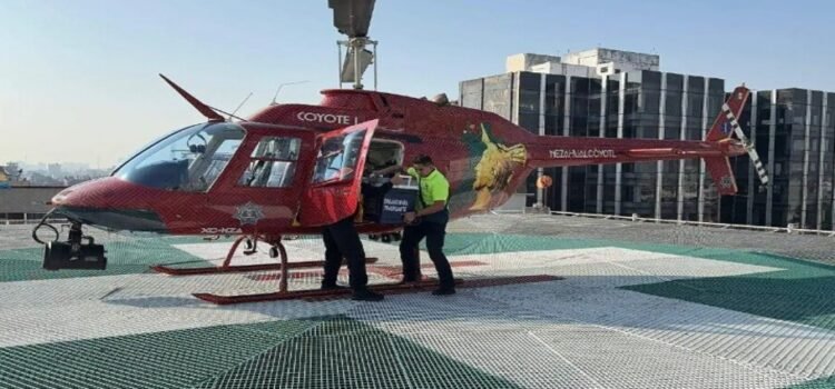 Coyote 1 de Nezahualcóyotl transporta órganos para un trasplante en Cdmx Helicóptero Coyote 1 de Nezahualcóyotl transporta órganos para un trasplante en Cdmx