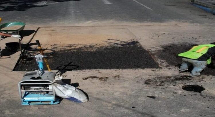 Empresarios crean asfalto sustentable con residuos plásticos flexibles en Neza