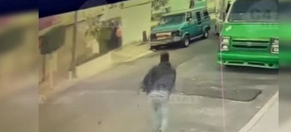 Denuncian a sujeto que alimenta a palomas y luego se las roba en calles de Neza