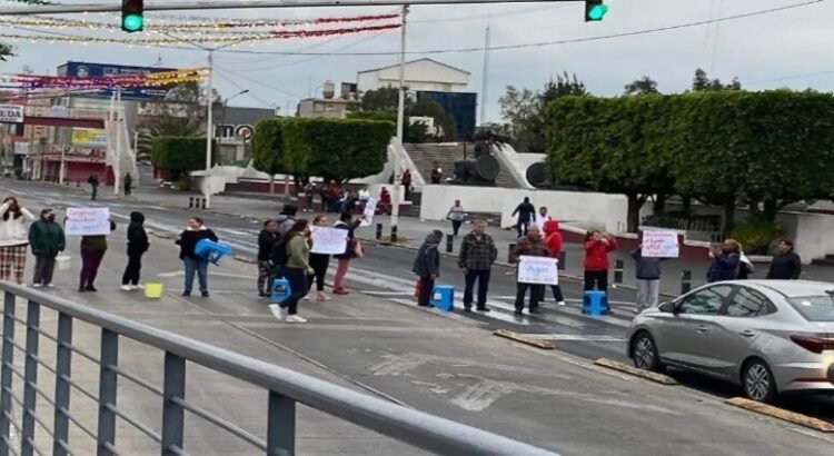 Habitantes de Nezahualcóyotl exigen respuesta a desabasto de agua potable Habitantes de Nezahualcóyotl exigen respuesta a desabasto de agua potable