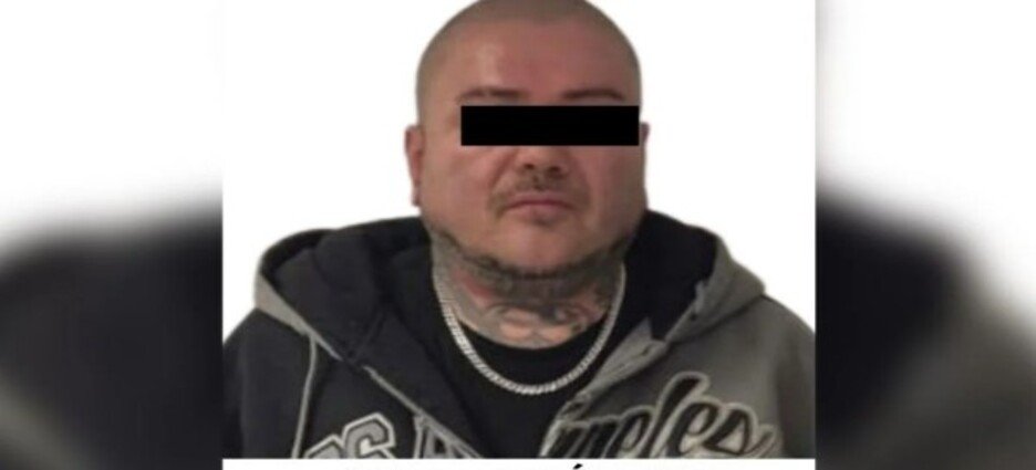 Sorprenden a sujeto cambiando chapas de una casa en Neza