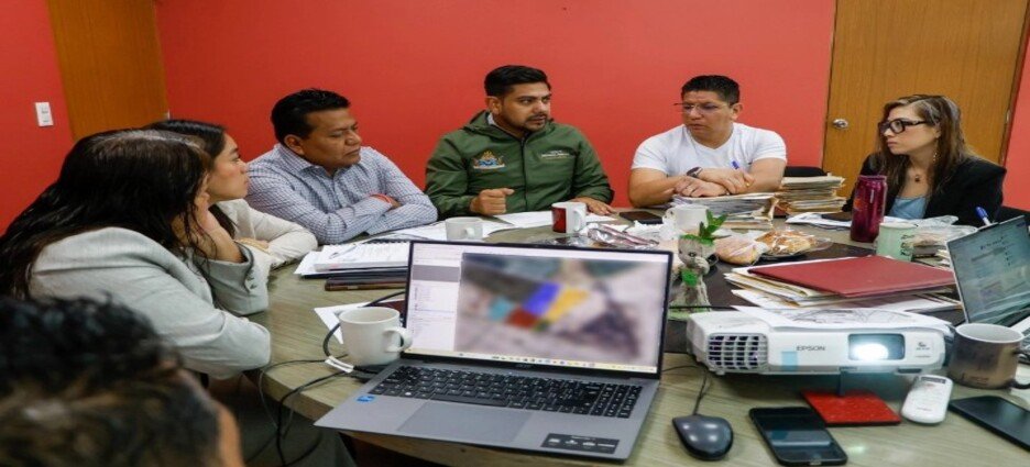 Alcalde Adolfo Cerqueda promete resolver problemas de abasto de agua en Neza